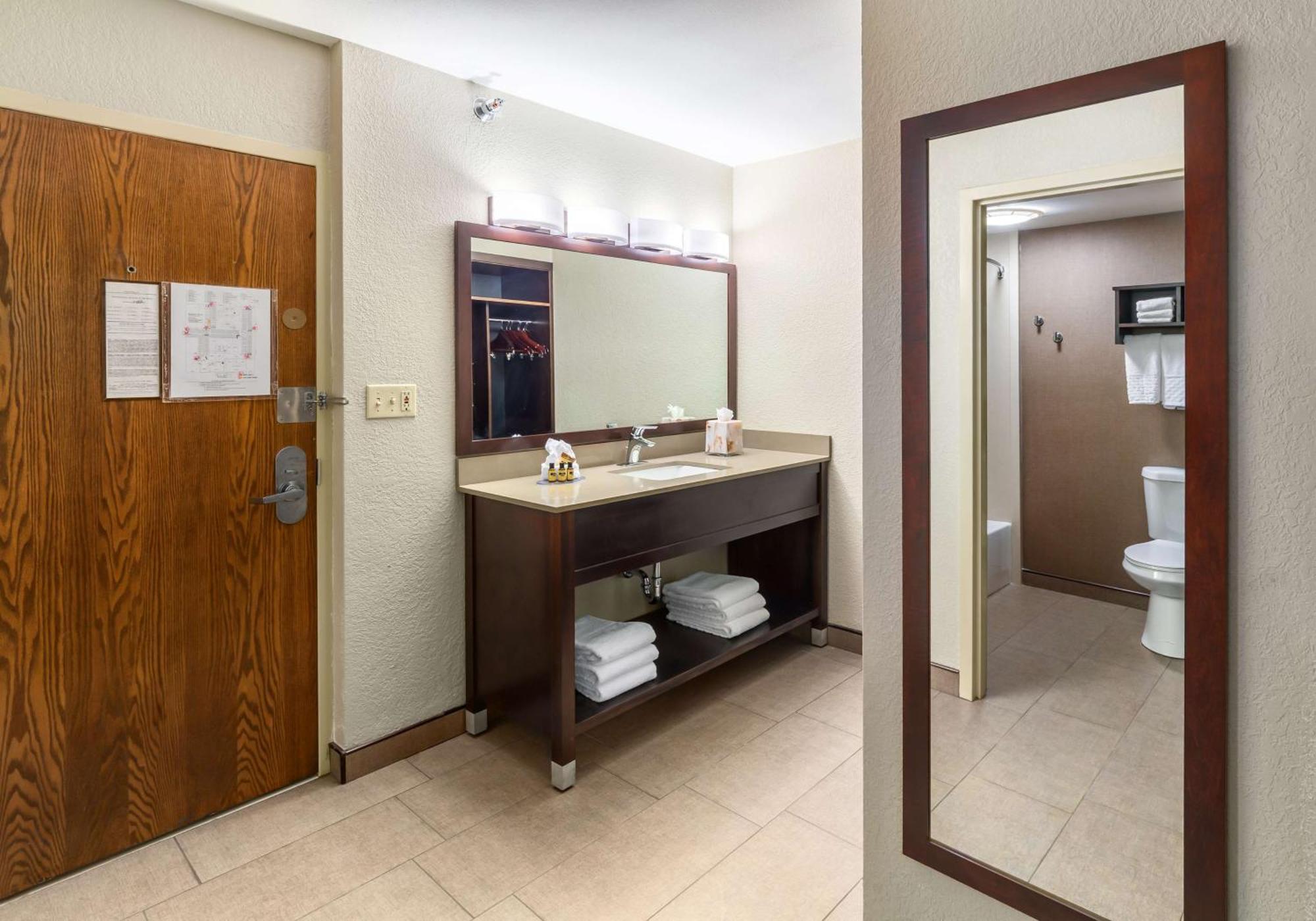 Best Western Plus Ramkota Hotel Sioux Falls Buitenkant foto