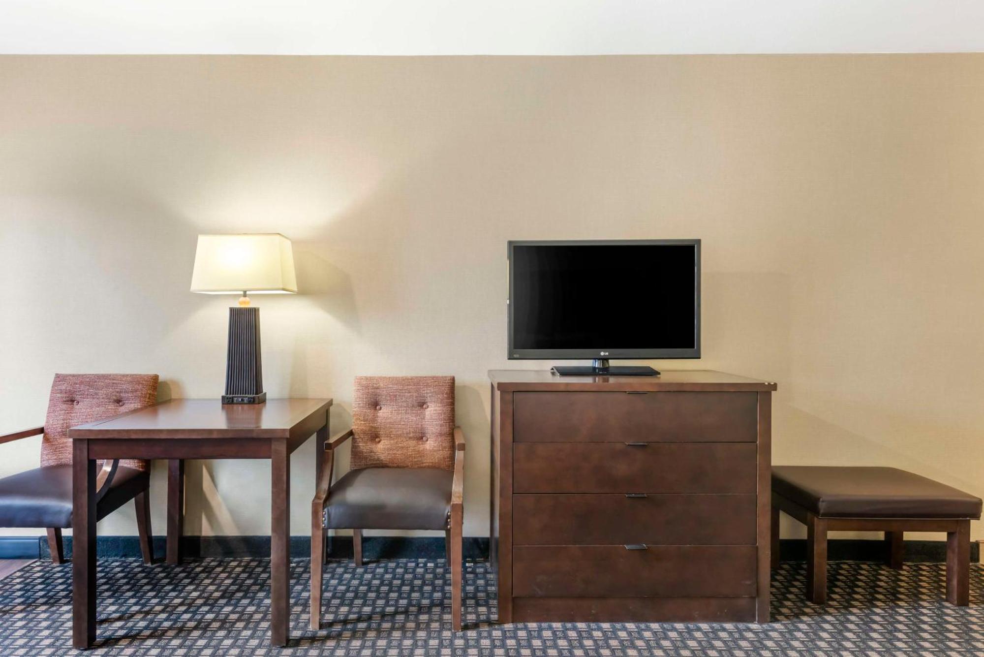 Best Western Plus Ramkota Hotel Sioux Falls Buitenkant foto