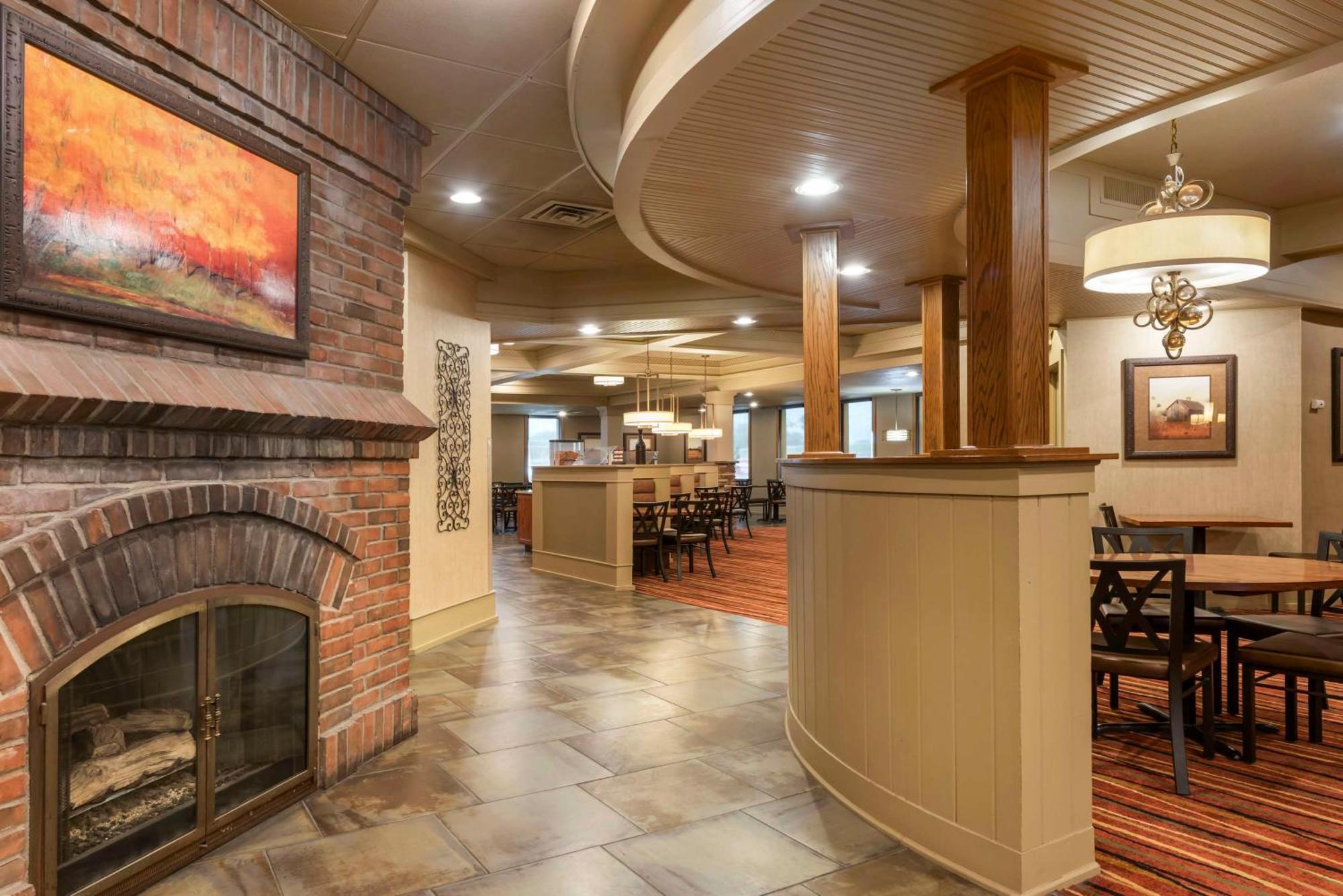 Best Western Plus Ramkota Hotel Sioux Falls Buitenkant foto