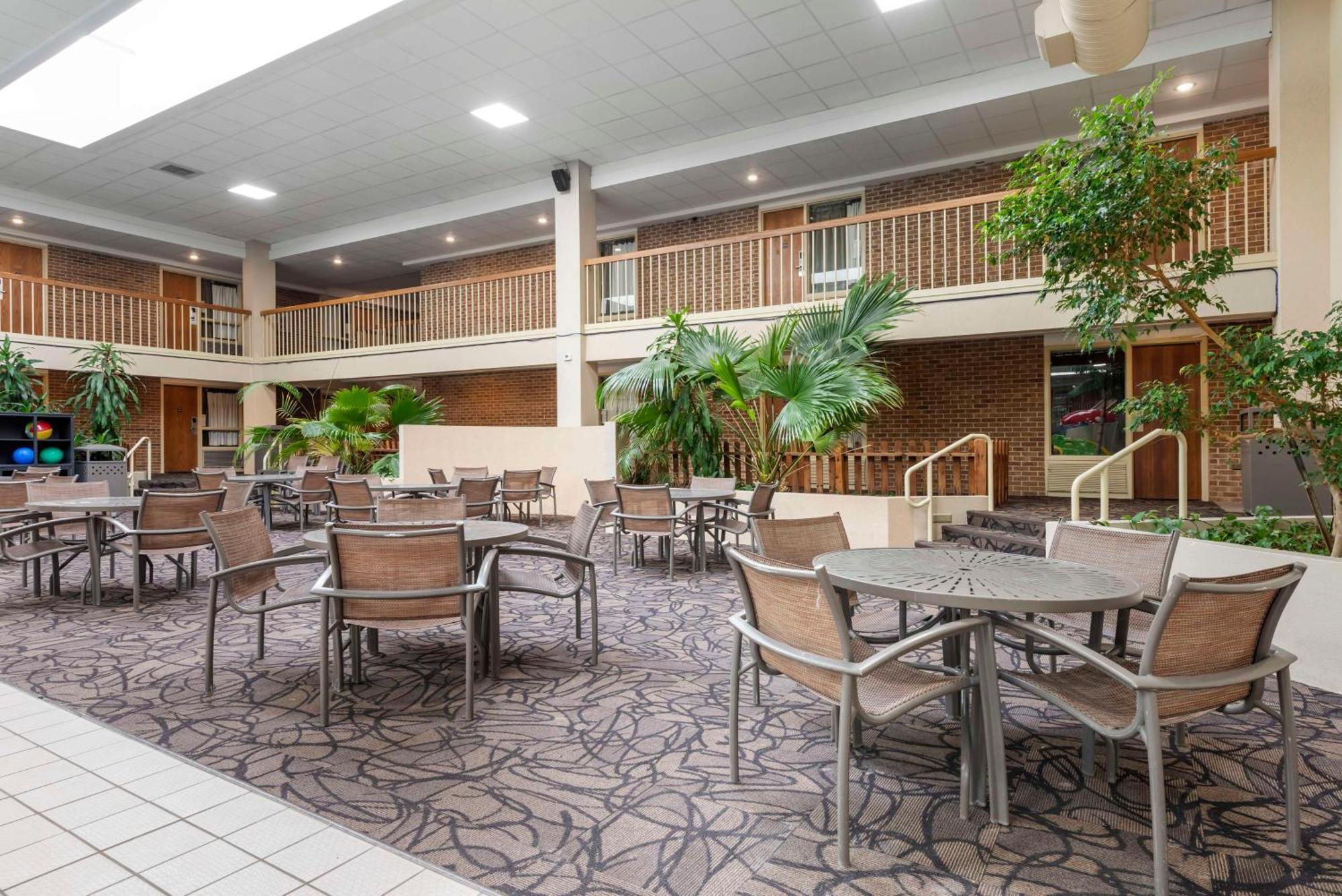Best Western Plus Ramkota Hotel Sioux Falls Buitenkant foto