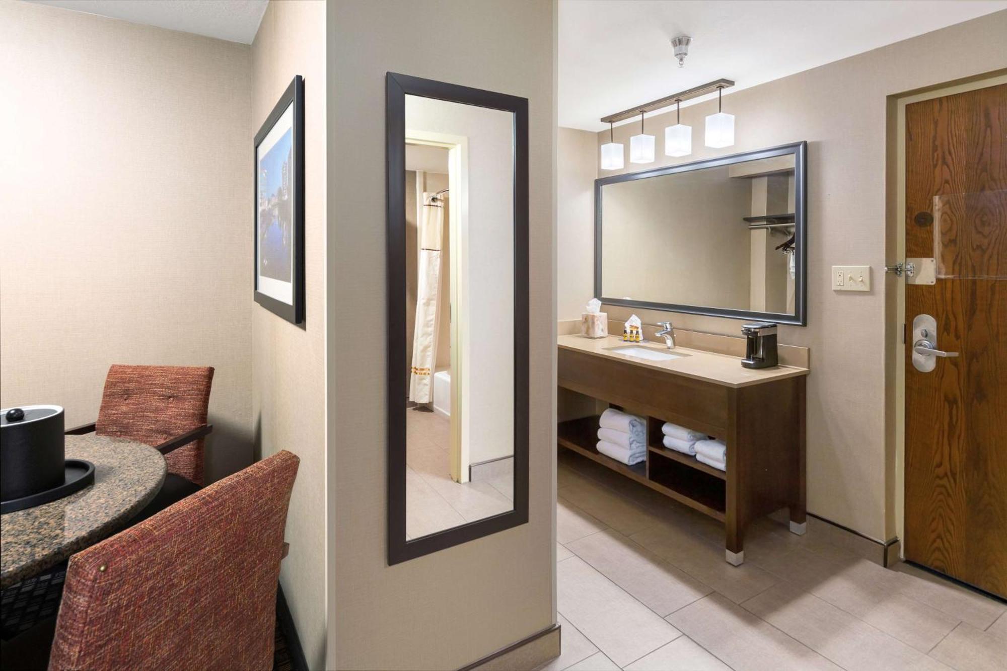 Best Western Plus Ramkota Hotel Sioux Falls Buitenkant foto