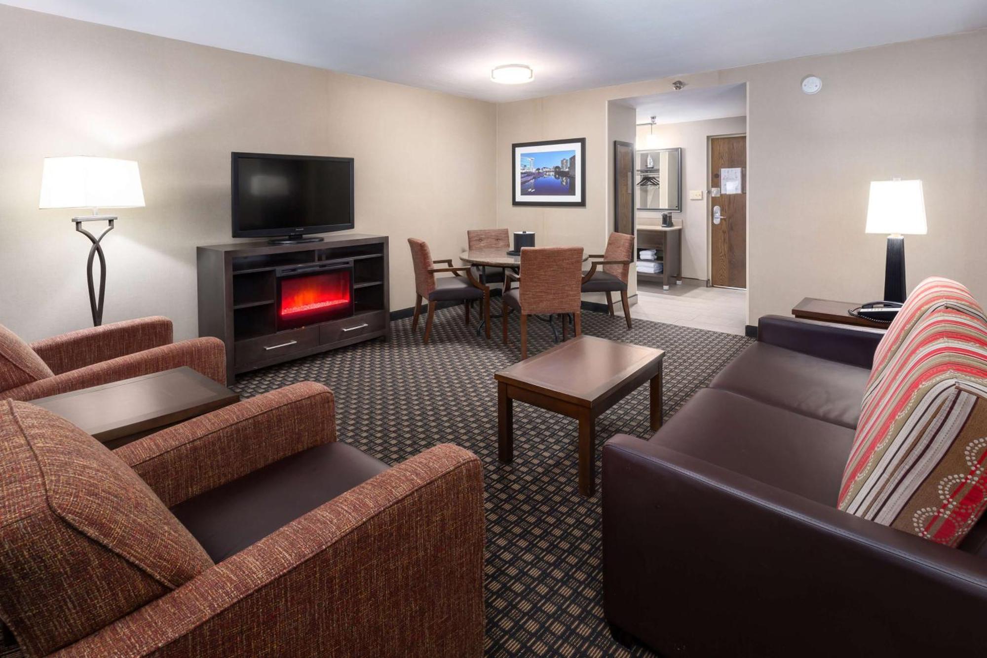 Best Western Plus Ramkota Hotel Sioux Falls Buitenkant foto
