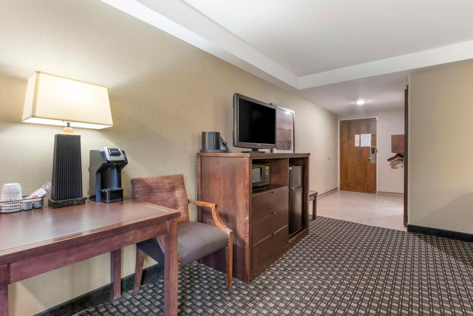 Best Western Plus Ramkota Hotel Sioux Falls Buitenkant foto