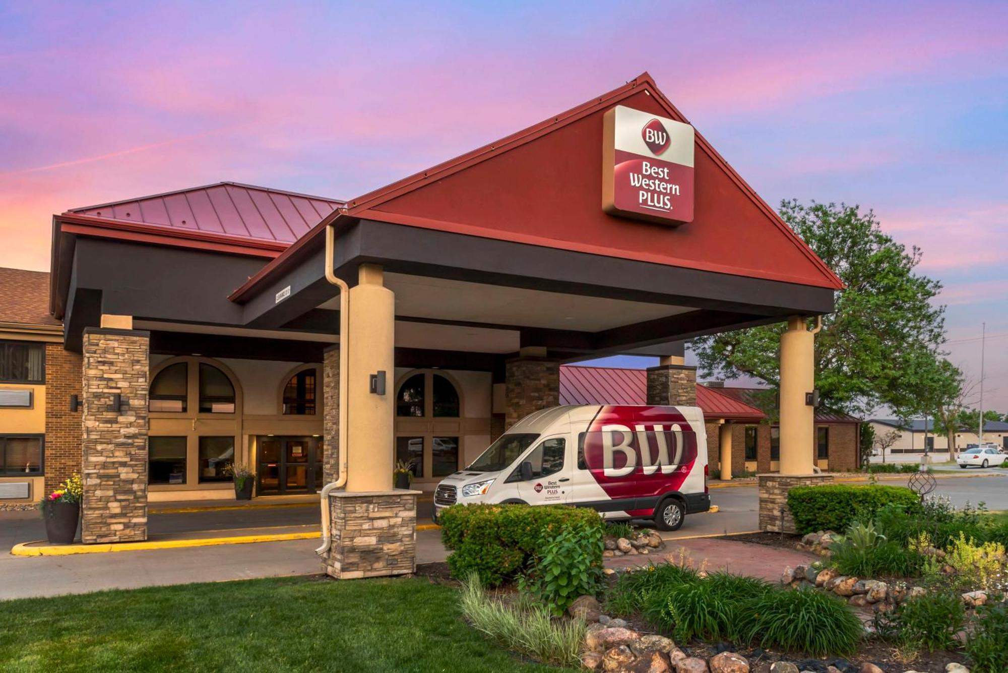 Best Western Plus Ramkota Hotel Sioux Falls Buitenkant foto